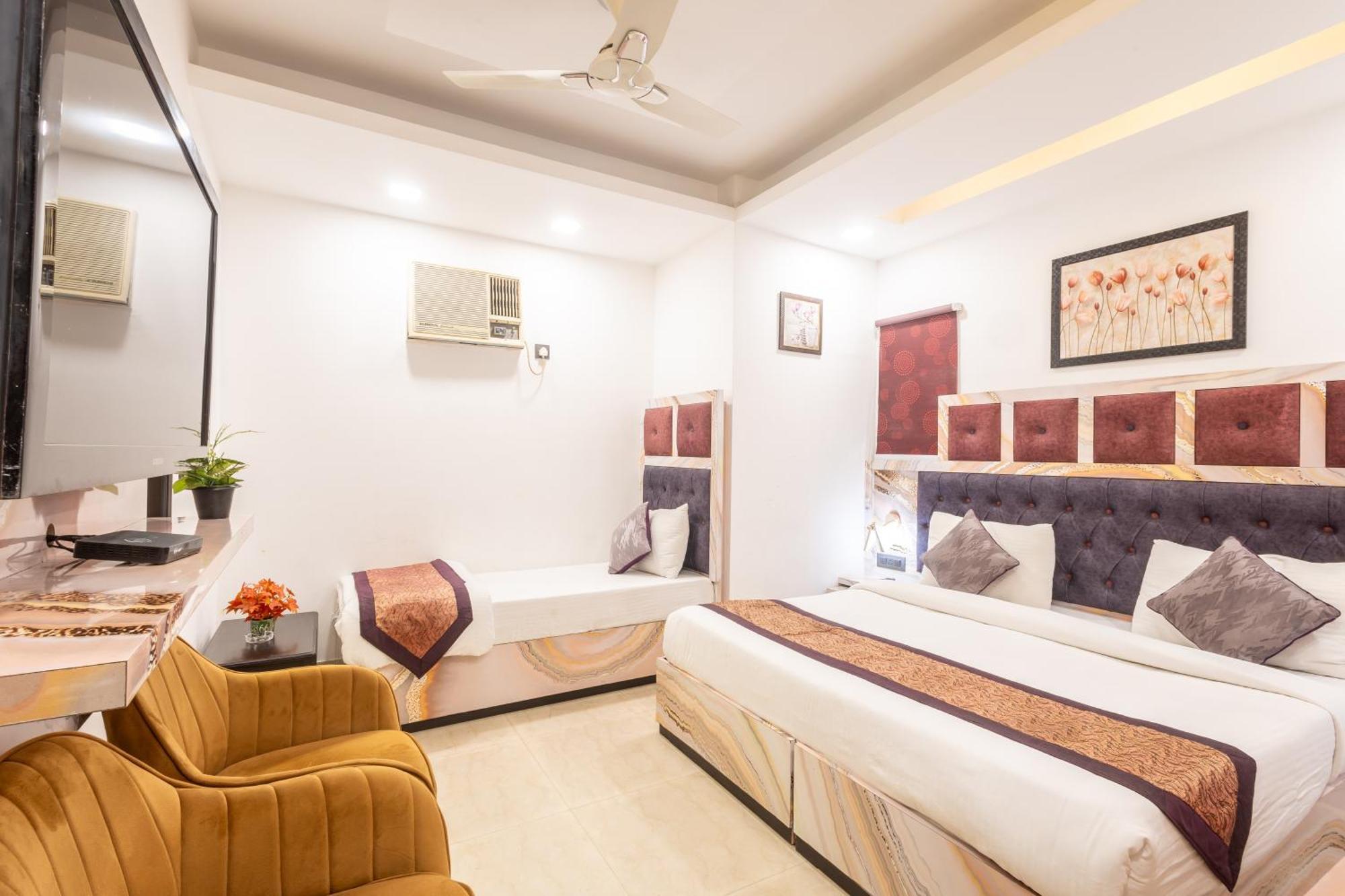Hotel Cosmo Near Blk Hospital Karol Bagh Delhi  Exterior photo