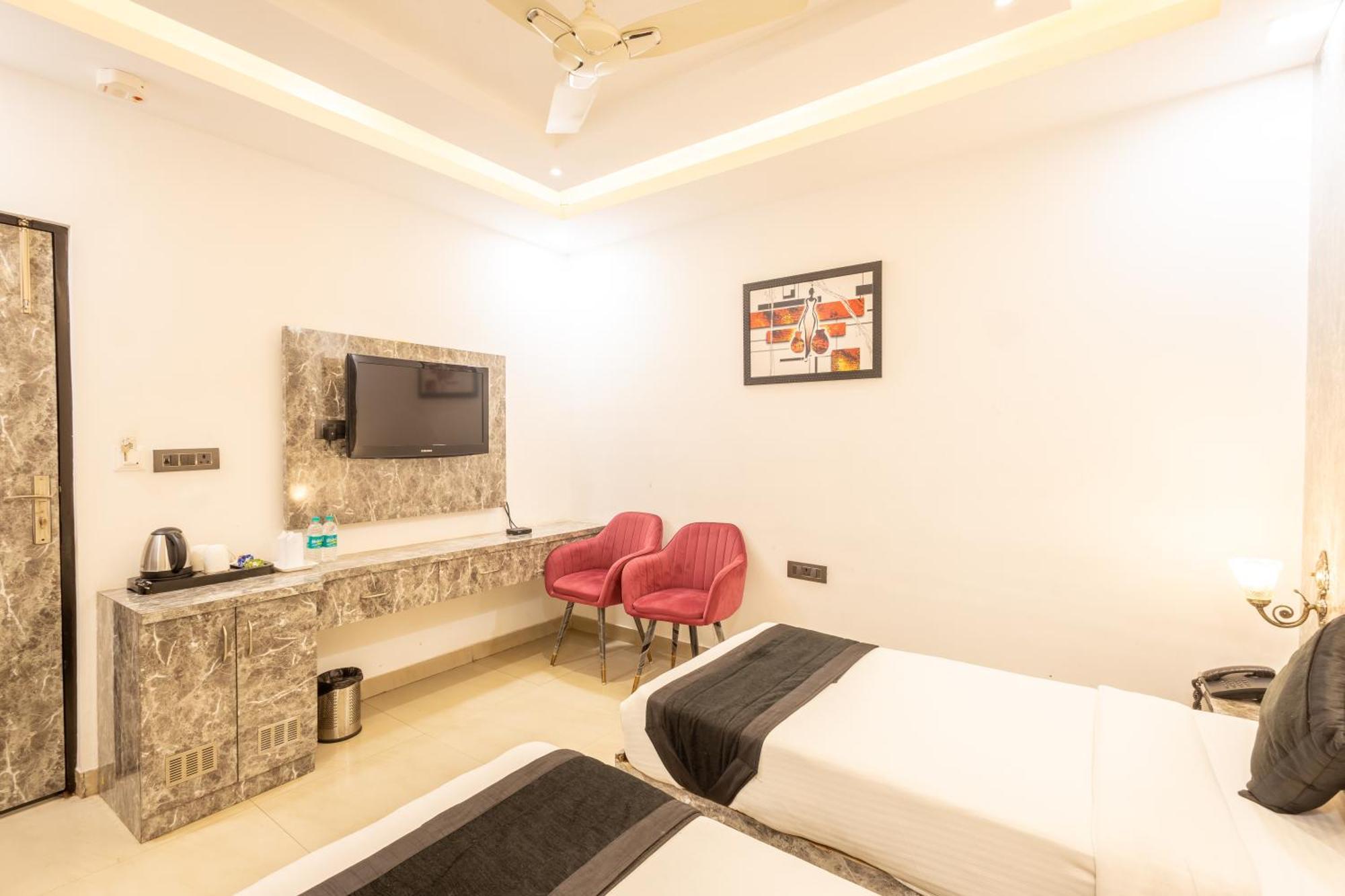 Hotel Cosmo Near Blk Hospital Karol Bagh Delhi  Exterior photo
