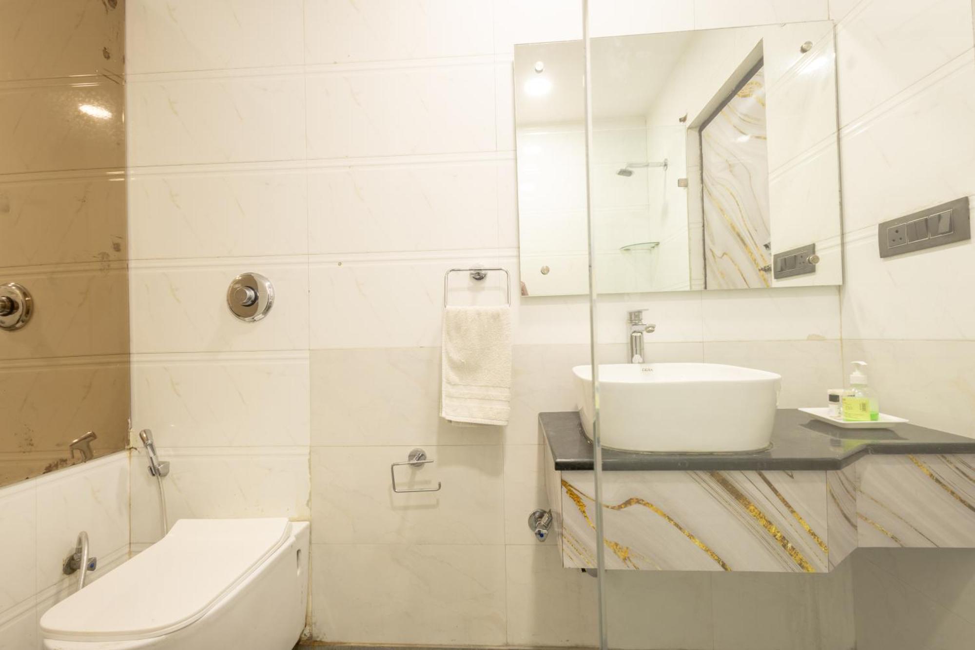 Hotel Cosmo Near Blk Hospital Karol Bagh Delhi  Exterior photo