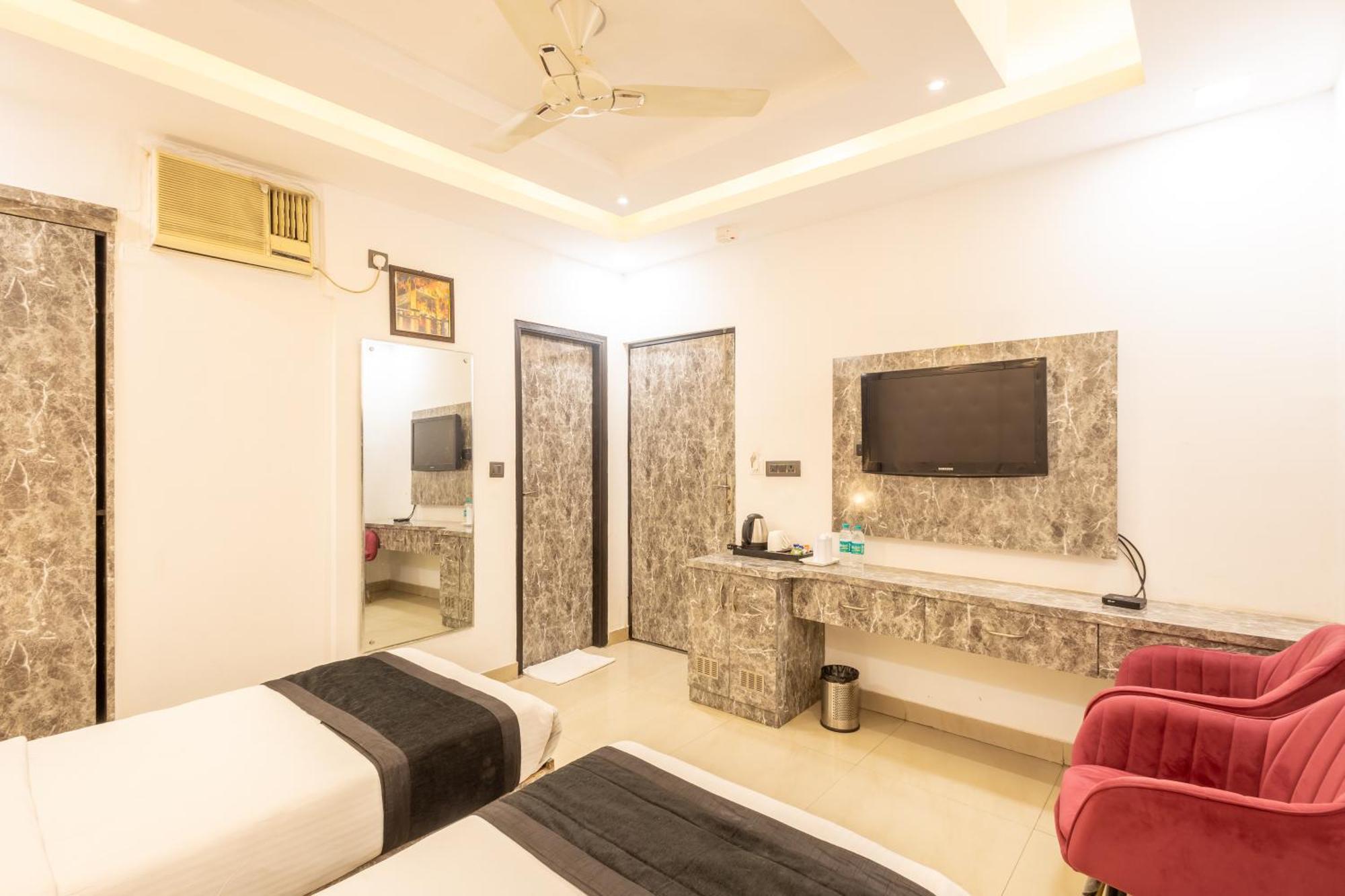 Hotel Cosmo Near Blk Hospital Karol Bagh Delhi  Exterior photo